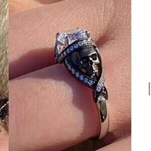 St Noir double skull ring, by Sapphire Studios. Size 5.5 rings jewelry New w box